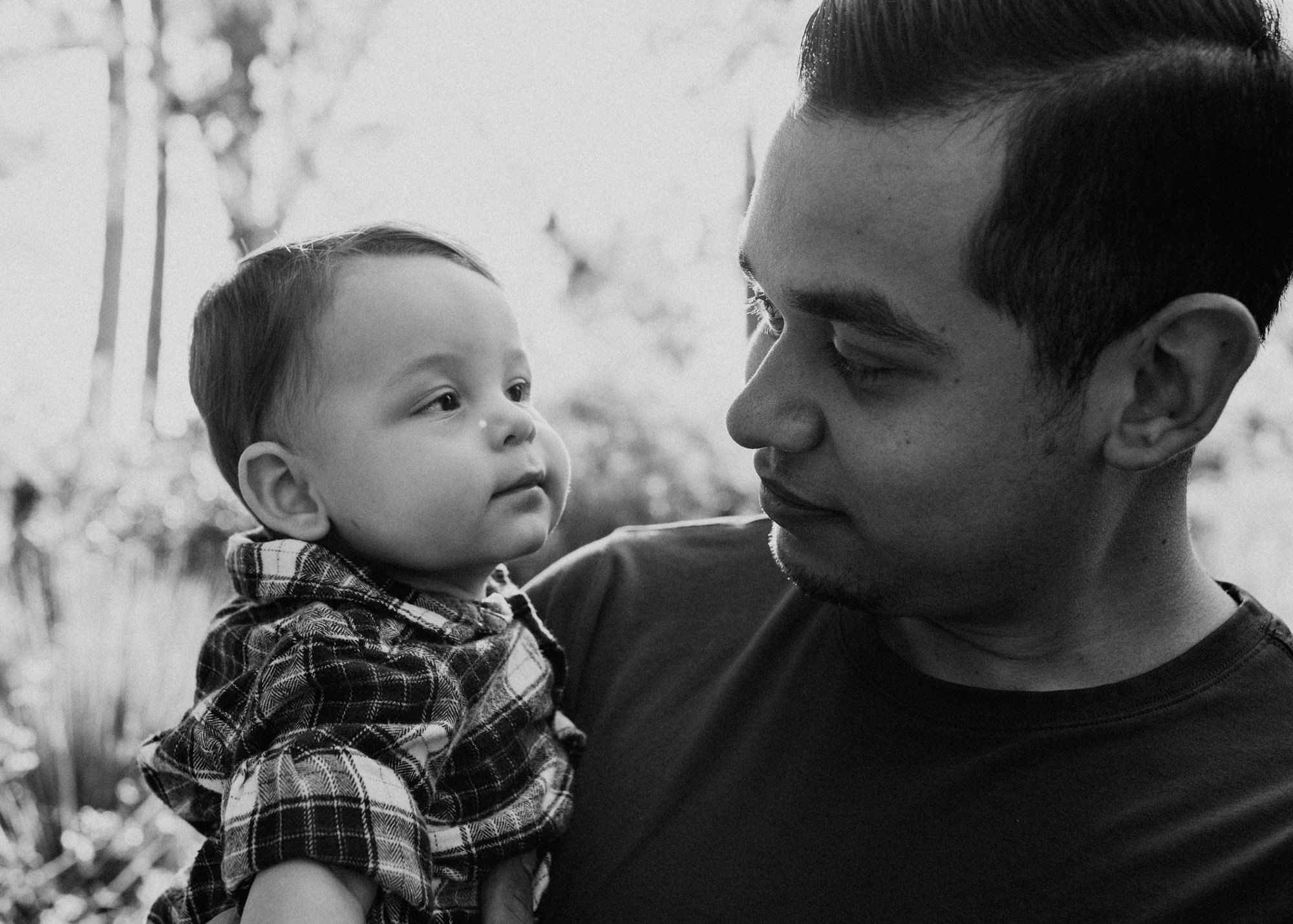 Sacramento Family Photoshoot NorCal Family photo Land park family photos Family photoshoot outfit inspiration Garden family photoshoot posing inspo outside family photos father son photos infant photography Sac baby photos Sacramento California baby photo session Rachel Christopherson Photography