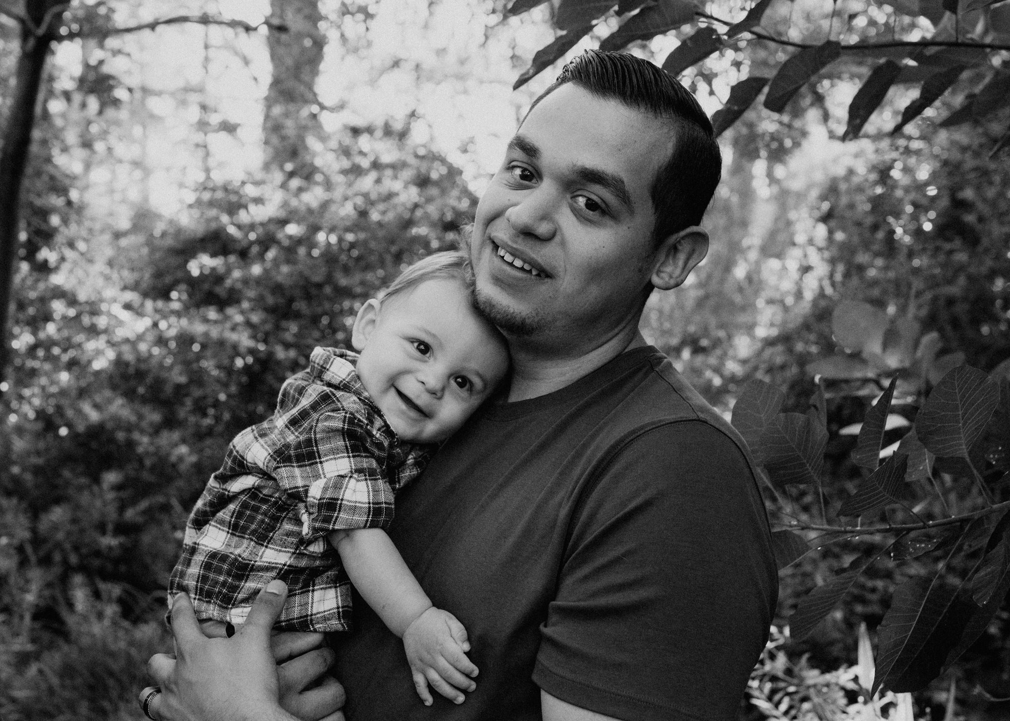 Sacramento Family Photoshoot NorCal Family photo Land park family photos Family photoshoot outfit inspiration Garden family photoshoot posing inspo outside family photos father son photos infant photography Sac baby photos Sacramento California black and white baby photo session Rachel Christopherson Photography