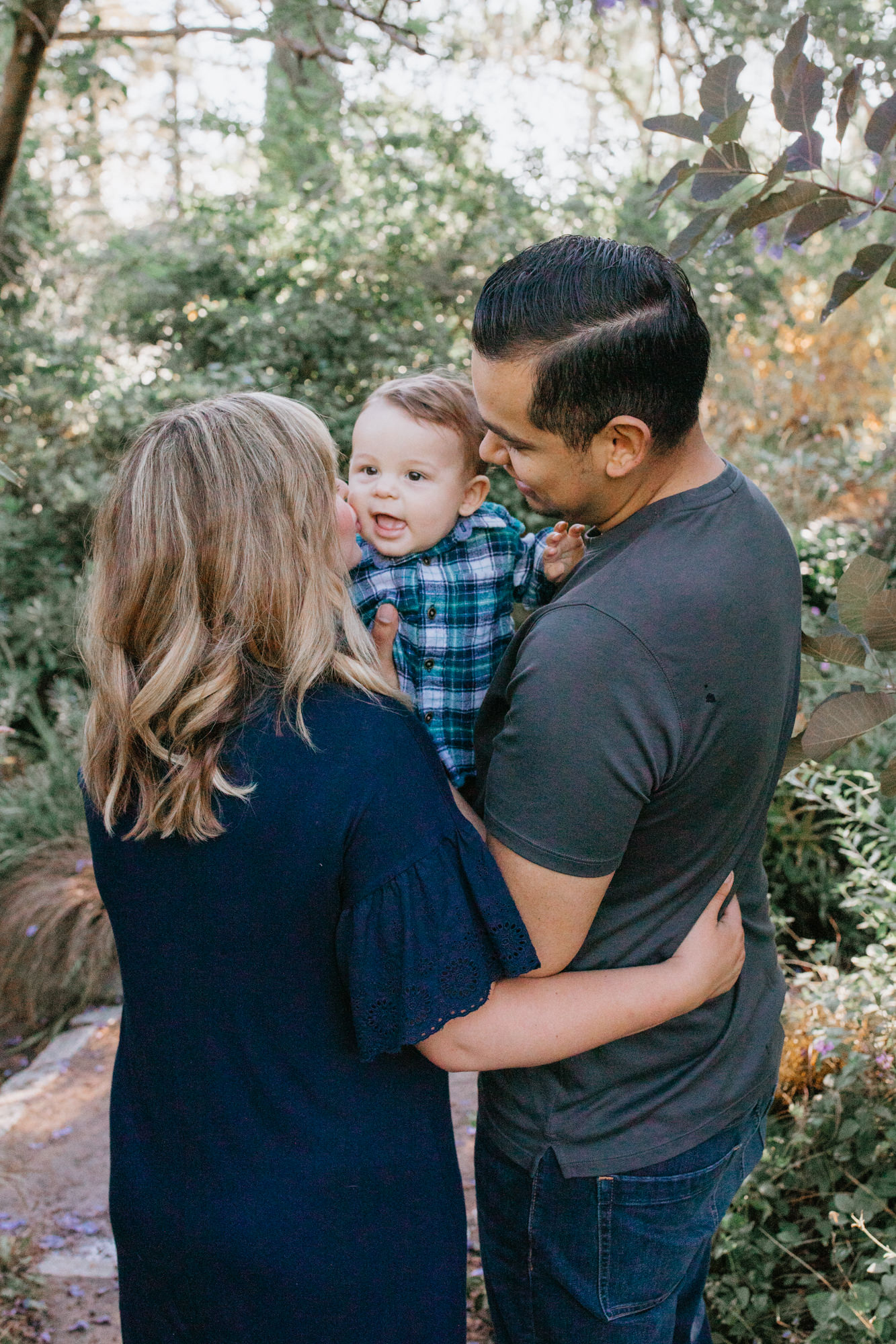 Sacramento Family Photoshoot NorCal Family photo Land park family photos Family photoshoot outfit inspiration Garden family photoshoot posing inspo outside family photos family of three photos infant photography Sac baby photos Sacramento California baby photo session Rachel Christopherson Photography