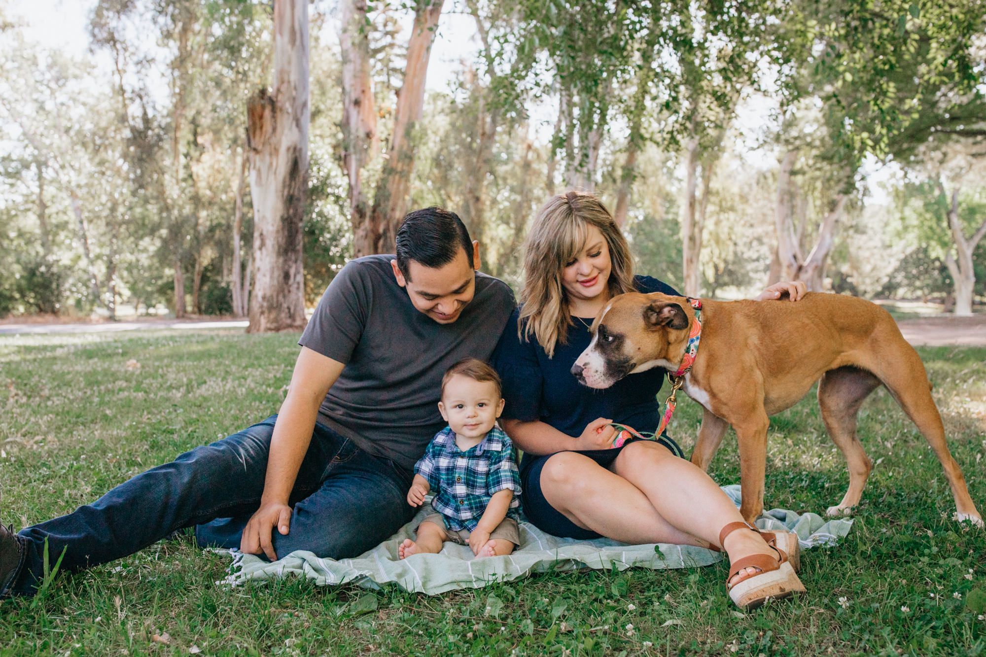 Sacramento Family Photoshoot NorCal Family photos Land park family photos Family photoshoot outfit inspiration family photoshoot natural posing inspo outside family dog photos family infant photography Sac baby photos Sacramento California baby photo session Rachel Christopherson Photography 