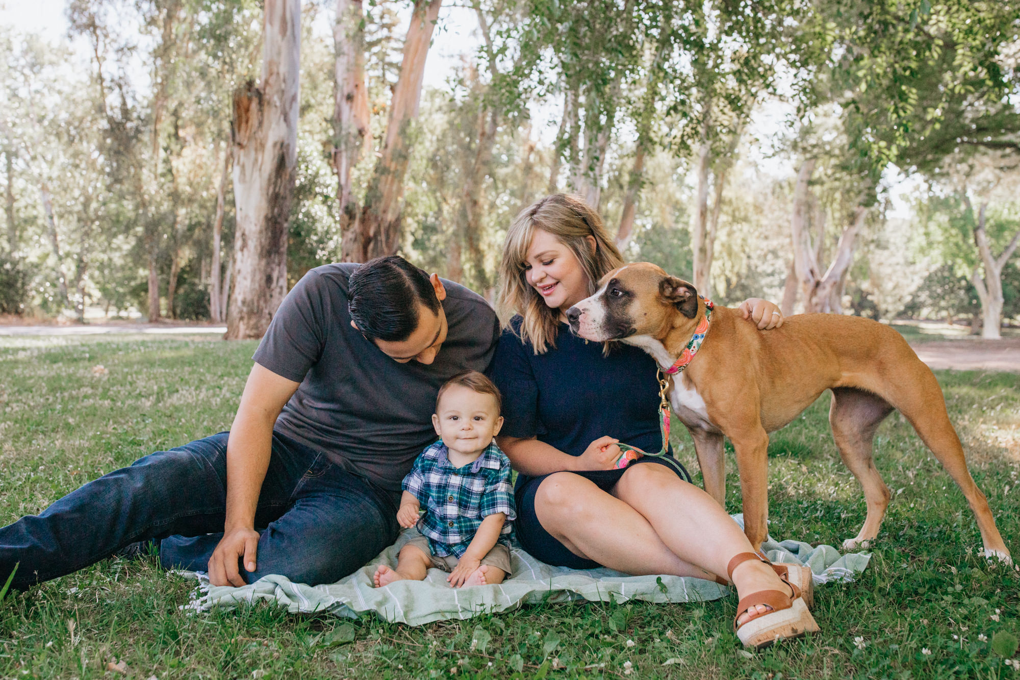 Sacramento Family Photoshoot NorCal Family photos Land park family photos Family photoshoot outfit inspiration family photoshoot natural posing inspo outside family dog photos family infant photography Sac baby photos Sacramento California baby photo session Rachel Christopherson Photography 