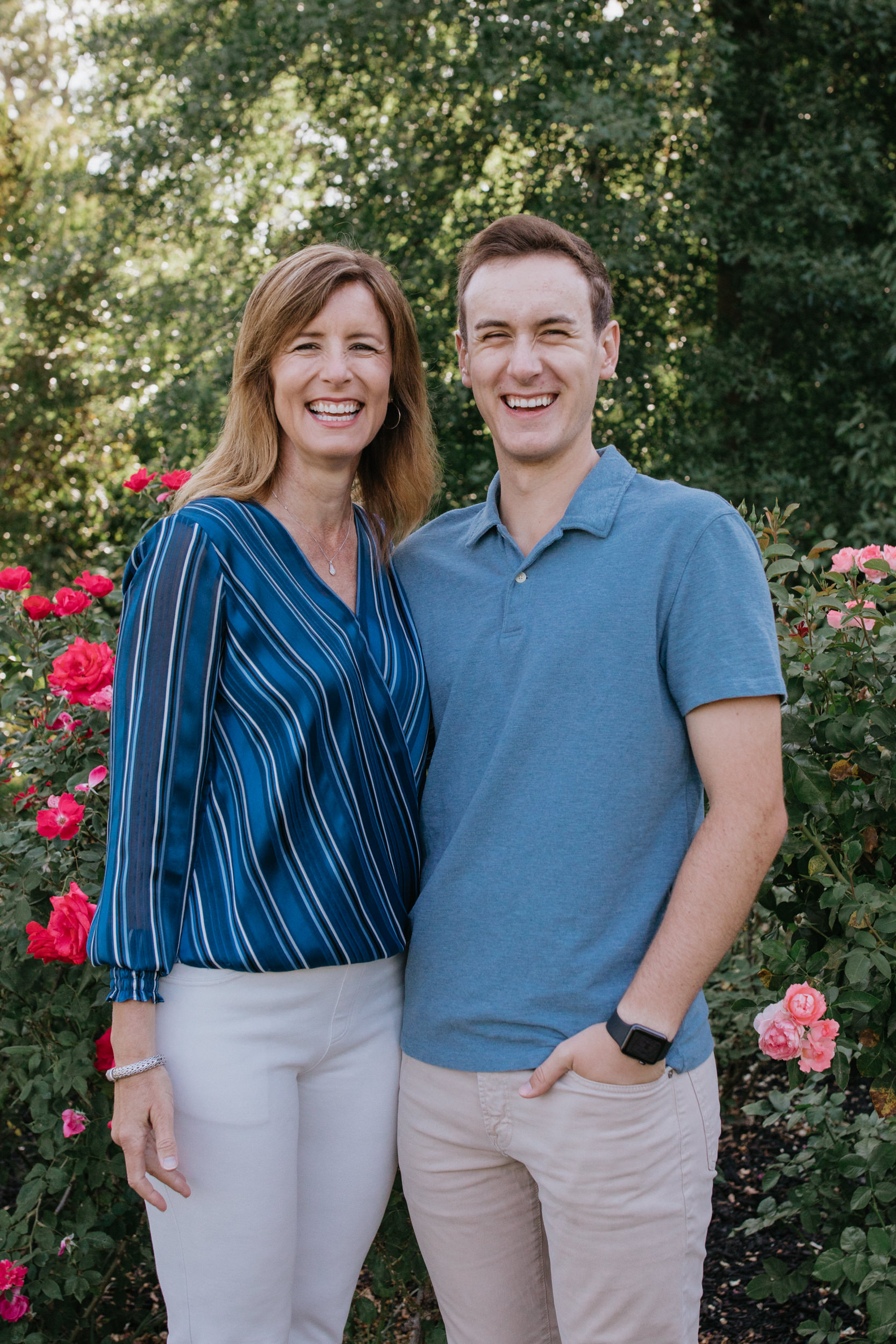 Sacramento Family garden photoshoot Mckinley park Sacramento family photos mother son family photo session adult family posing inspiration adult family natural posing Sacramento best places to take family photos Northern California family photoshoot family photoshoot outfit inspo Rachel Christopherson Photography