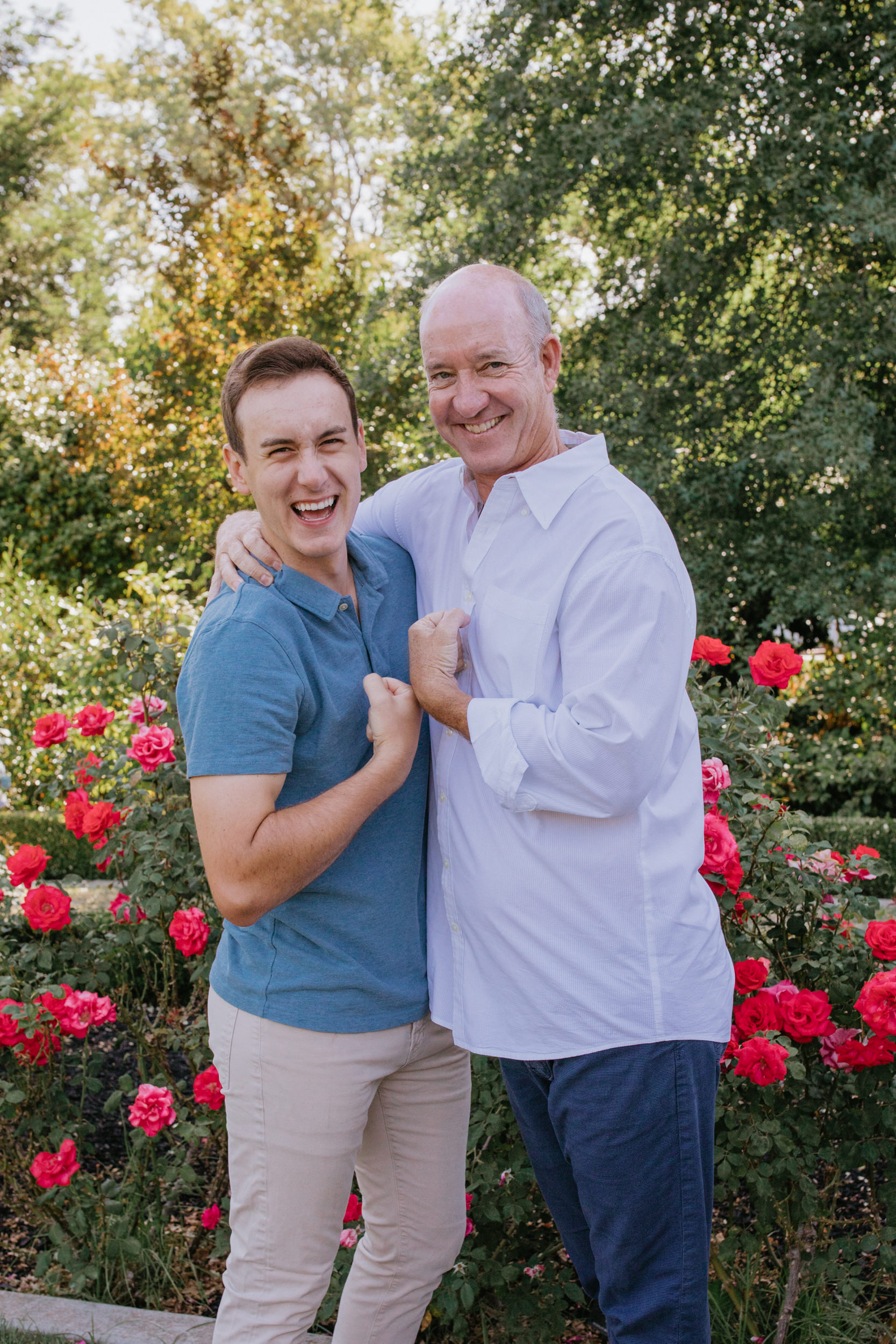 Sacramento Family outdoor photoshoot Mckinley park Sacramento family photos father son photo session adult family posing inspiration adult family natural posing Sacramento best places to take family photos Northern California family photoshoot family photoshoot outfit inspo Rachel Christopherson Photography