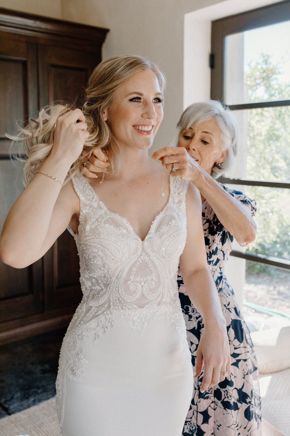 Sonoma micro wedding / winery micro wedding / Sonoma elopement / Sonoma intimate wedding / Sonoma California micro wedding / villa estate wedding / how to have a micro wedding / tips for planning a micro wedding / best places to have a micro wedding in Northern California / Rachel Christopherson Photography / bridal portraits / bride getting ready wedding photos 