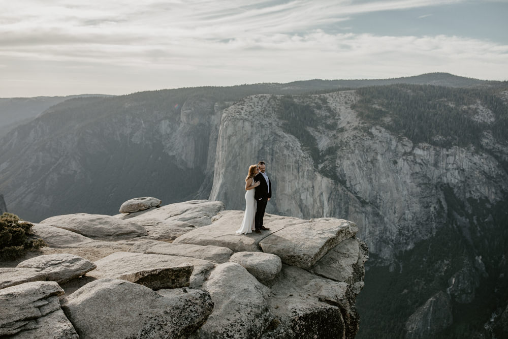 Yosemite Taft Point elopement / Yosemite adventure elopement / taft point elopement / best places to elope in California / Yosemite micro wedding / Yosemite intimate wedding / taft point micro wedding / taft point wedding / adventure elopement Inspo  / Yosemite wedding Inspo / adventurous California elopement / tips for eloping at taft point / Rachel Christopherson Photography 