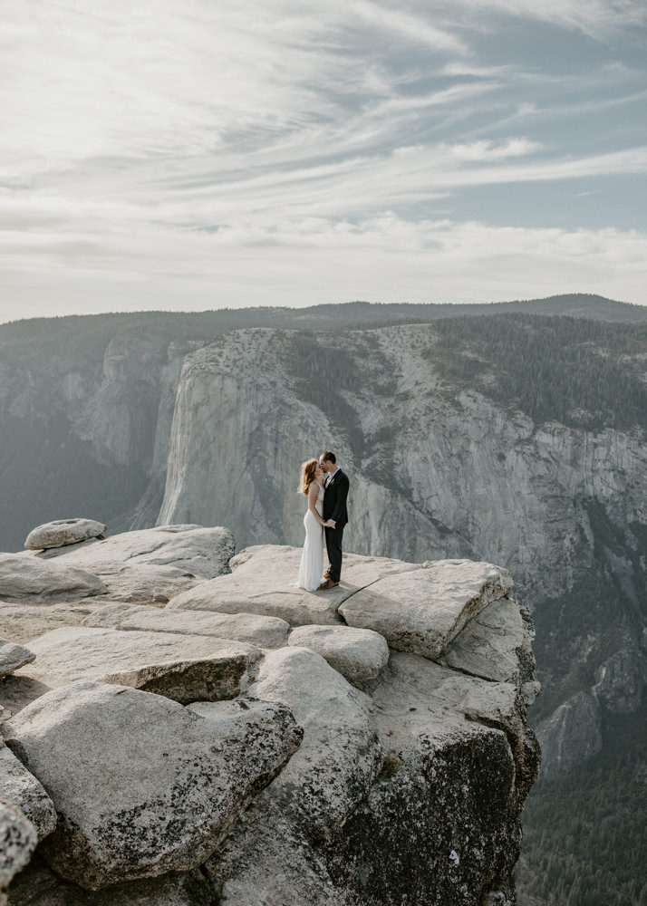 Yosemite Taft Point elopement / Yosemite adventure elopement / taft point elopement / best places to elope in California / Yosemite micro wedding / Yosemite intimate wedding / taft point micro wedding / taft point wedding / adventure elopement Inspo  / Yosemite wedding Inspo / adventurous California elopement / tips for eloping at taft point / Rachel Christopherson Photography 