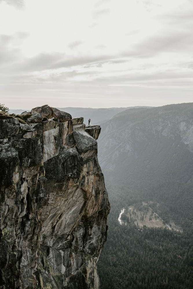 Yosemite Taft Point elopement / Yosemite adventure elopement / taft point elopement / best places to elope in California / Yosemite micro wedding / Yosemite intimate wedding / taft point micro wedding / taft point wedding / adventure elopement Inspo  / Yosemite wedding Inspo / adventurous California elopement / tips for eloping at taft point / Rachel Christopherson Photography