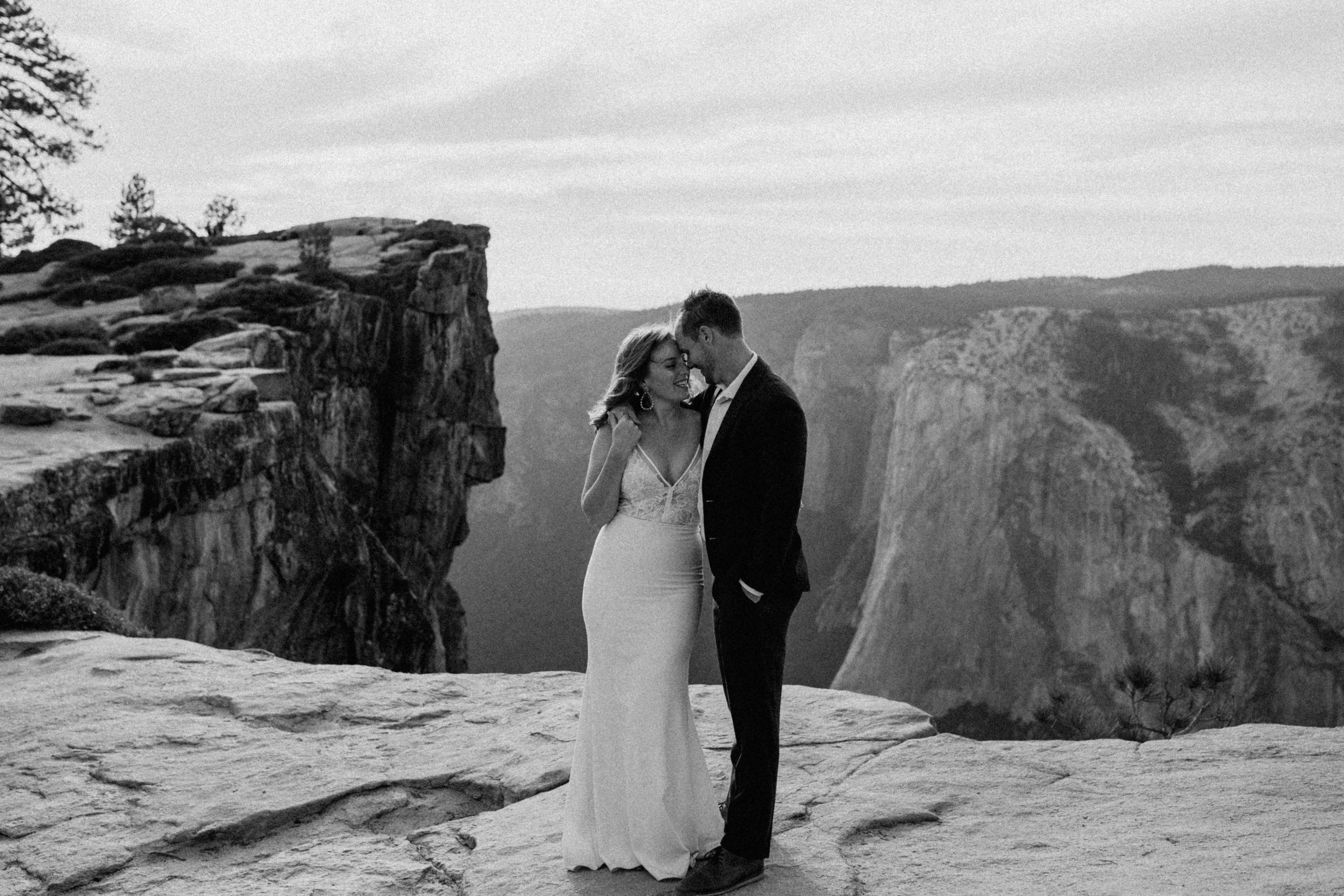 Yosemite Taft Point elopement / Yosemite adventure elopement / taft point elopement / best places to elope in California / Yosemite micro wedding / Yosemite intimate wedding / taft point micro wedding / taft point wedding / adventure elopement Inspo  / Yosemite wedding Inspo / adventurous California elopement / tips for eloping at taft point / Rachel Christopherson Photography