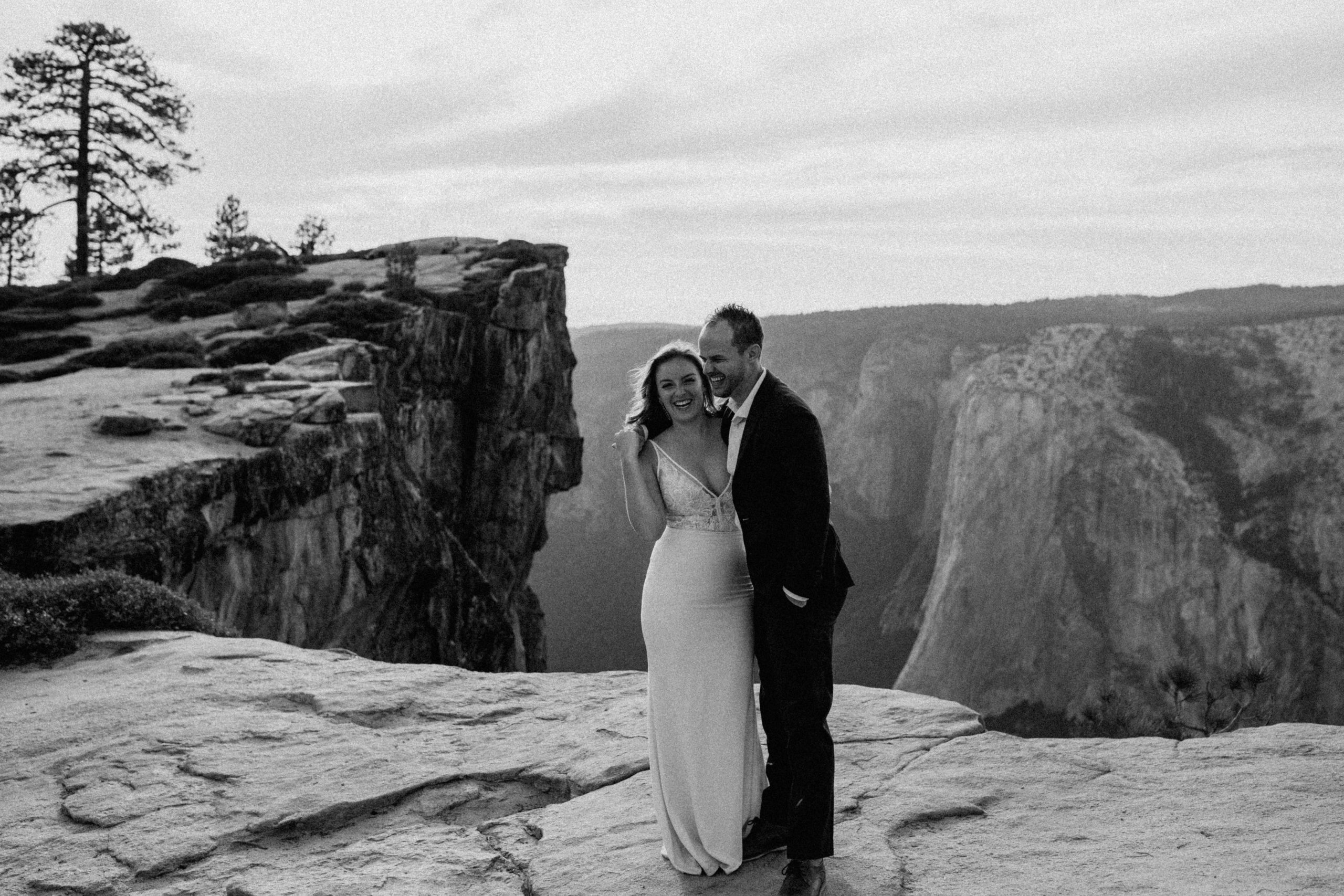 Yosemite Taft Point elopement / Yosemite adventure elopement / taft point elopement / best places to elope in California / Yosemite micro wedding / Yosemite intimate wedding / taft point micro wedding / taft point wedding / adventure elopement Inspo  / Yosemite wedding Inspo / adventurous California elopement / tips for eloping at taft point / Rachel Christopherson Photography