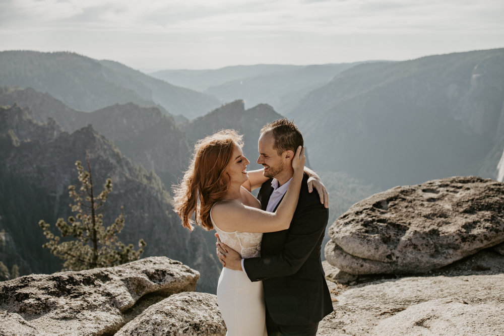 Yosemite Taft Point elopement / Yosemite adventure elopement / taft point elopement / best places to elope in California / Yosemite micro wedding / Yosemite intimate wedding / taft point micro wedding / taft point wedding / adventure elopement Inspo  / Yosemite wedding Inspo / adventurous California elopement / tips for eloping at taft point 