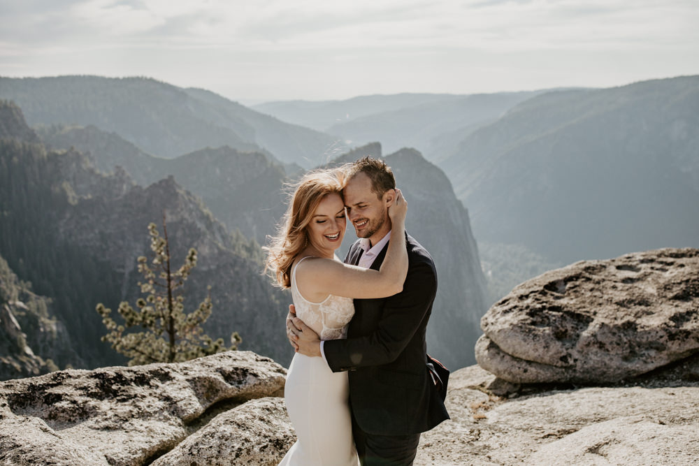 Yosemite Taft Point elopement / Yosemite adventure elopement / taft point elopement / best places to elope in California / Yosemite micro wedding / Yosemite intimate wedding / taft point micro wedding / taft point wedding / adventure elopement Inspo  / Yosemite wedding Inspo / adventurous California elopement / tips for eloping at taft point 