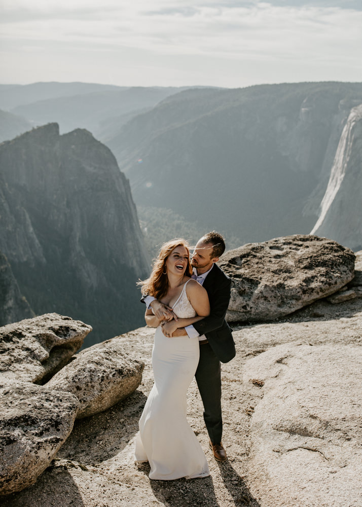Yosemite Taft Point elopement / Yosemite adventure elopement / taft point elopement / best places to elope in California / Yosemite micro wedding / Yosemite intimate wedding / taft point micro wedding / taft point wedding / adventure elopement Inspo  / Yosemite wedding Inspo / adventurous California elopement / tips for eloping at taft point 