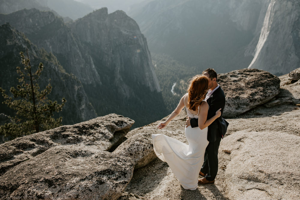 Yosemite Taft Point elopement / Yosemite adventure elopement / taft point elopement / best places to elope in California / Yosemite micro wedding / Yosemite intimate wedding / taft point micro wedding / taft point wedding / adventure elopement Inspo  / Yosemite wedding Inspo / adventurous California elopement / tips for eloping at taft point 