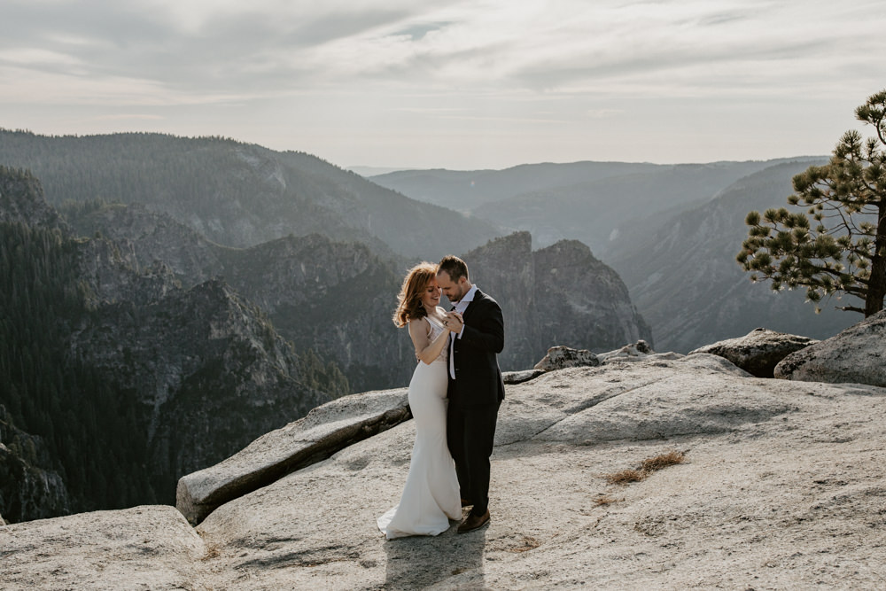 Yosemite Taft Point elopement / Yosemite adventure elopement / taft point elopement / best places to elope in California / Yosemite micro wedding / Yosemite intimate wedding / taft point micro wedding / taft point wedding / adventure elopement Inspo  / Yosemite wedding Inspo / adventurous California elopement / tips for eloping at taft point / Rachel Christopherson Photography 