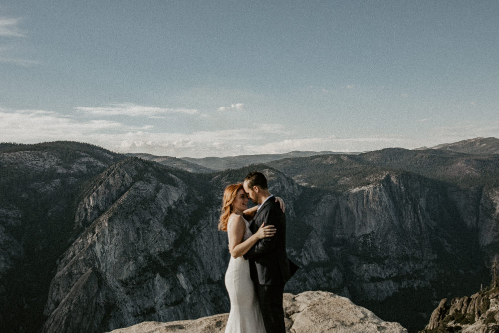 Yosemite Taft Point elopement / Yosemite adventure elopement / taft point elopement / best places to elope in California / Yosemite micro wedding / Yosemite intimate wedding / taft point micro wedding / taft point wedding / adventure elopement Inspo  / Yosemite wedding Inspo / adventurous California elopement / tips for eloping at taft point / Rachel Christopherson Photography 