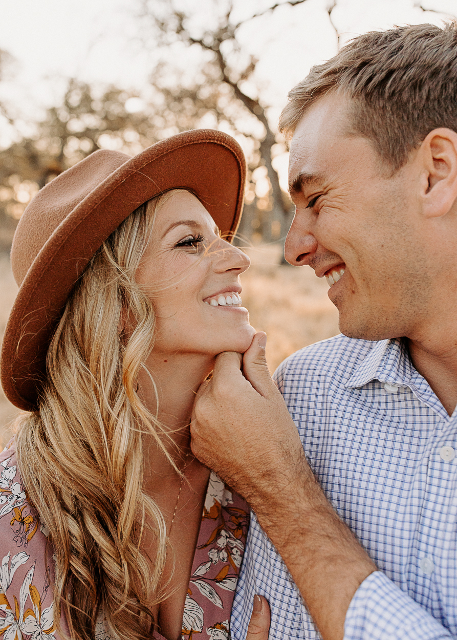Sacramento engagement photos / sacramento engagement session / sacramento fall engagement photos / best sacramento engagement photo locations / sacramento engagement session locations / sacramento field photos / sacramento engagement photographer / sacramento wedding photographer / sacramento field engagements photos / sacramento golden field engagement photos / where to take engagement photos in sacramento / sacramento engagement photo inspo / folsom engagement session / folsom field engagement session / engagement photo outfit inspo / engagement outfit inspo / what to wear for your engagement session / rachel christopherson photography 