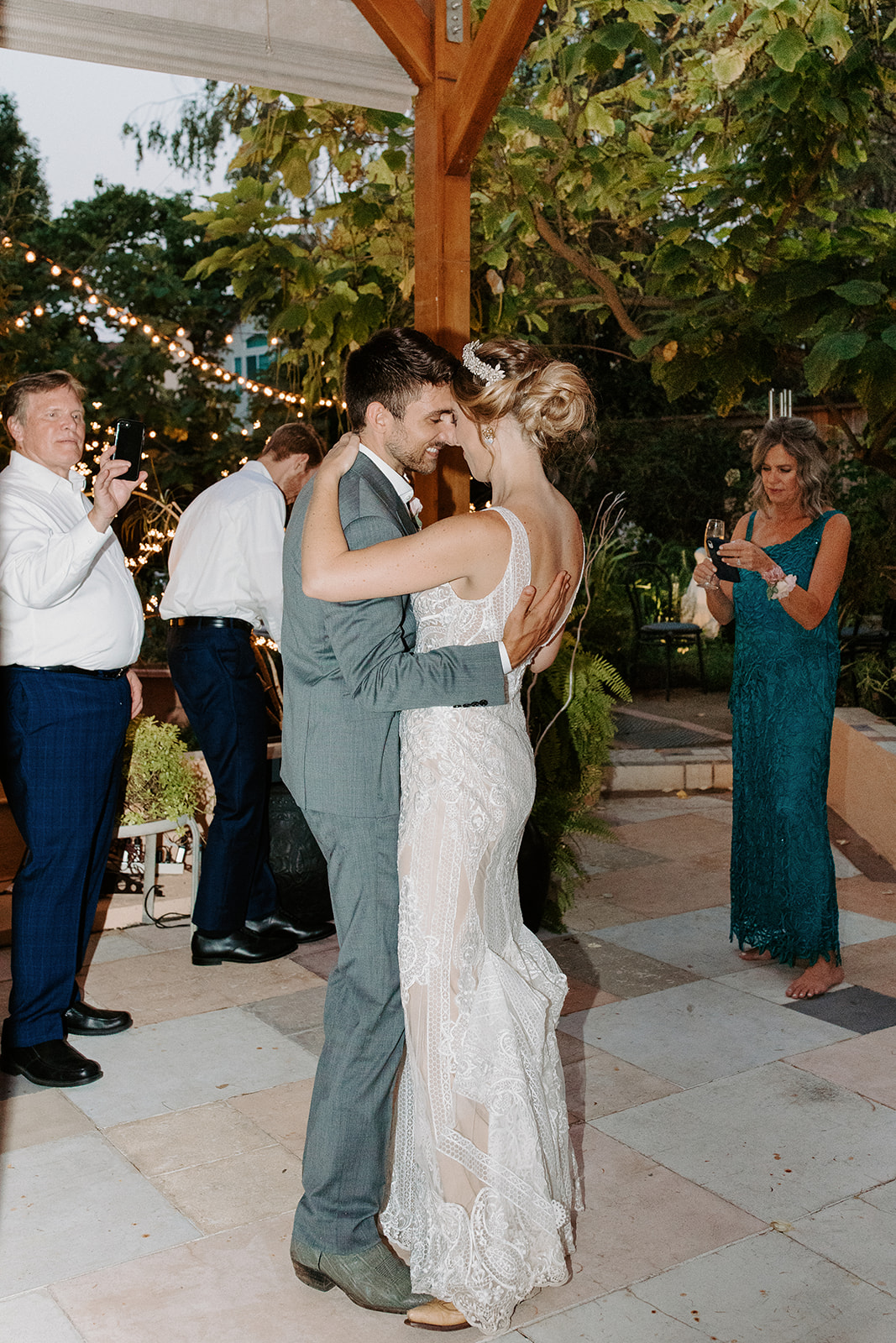 Wedding first dance / bride and groom first dance / Micro wedding / backyard wedding inspo / backyard wedding / intimate wedding / backyard micro wedding backyard elopement /sacramento micro wedding photography / norcal elopement / backyard garden wedding / garden micro wedding / boho backyard wedding / california micro wedding / norcal micro wedding / sacramento micro wedding / california elopement / sacramento wedding photographer 