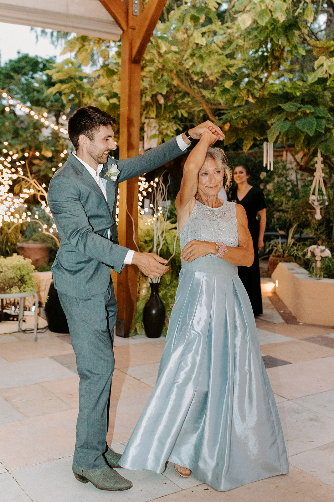 Mother son first dance / mother son wedding dance / Micro wedding / backyard wedding inspo / backyard wedding / intimate wedding / backyard micro wedding backyard elopement /sacramento micro wedding photography / norcal elopement / backyard garden wedding / garden micro wedding / boho backyard wedding / california micro wedding / norcal micro wedding / sacramento micro wedding / california elopement / sacramento wedding photographer 