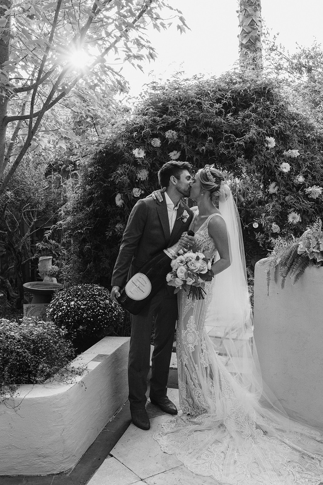 Bride and groom portraits / bride and groom wedding photos / Micro wedding / backyard wedding inspo / backyard wedding / intimate wedding / backyard micro wedding backyard elopement /sacramento micro wedding photography / norcal elopement / backyard garden wedding / garden micro wedding / boho backyard wedding / california micro wedding / norcal micro wedding / sacramento micro wedding / california elopement / sacramento wedding photographer 