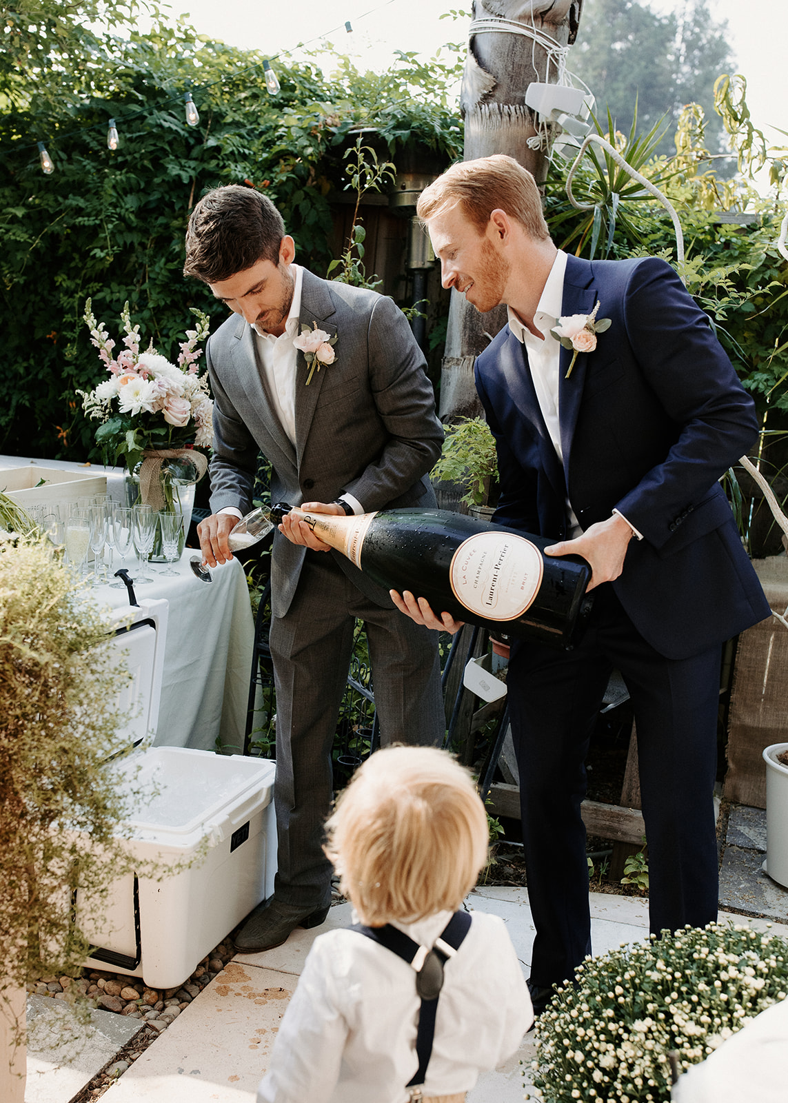 Wedding champagne / pouring wedding champagne / wedding champagne cheers / Micro wedding / backyard wedding inspo / backyard wedding / intimate wedding / backyard micro wedding backyard elopement /sacramento micro wedding photography / norcal elopement / backyard garden wedding / garden micro wedding / boho backyard wedding / california micro wedding / norcal micro wedding / sacramento micro wedding / california elopement sacramento wedding photographer 