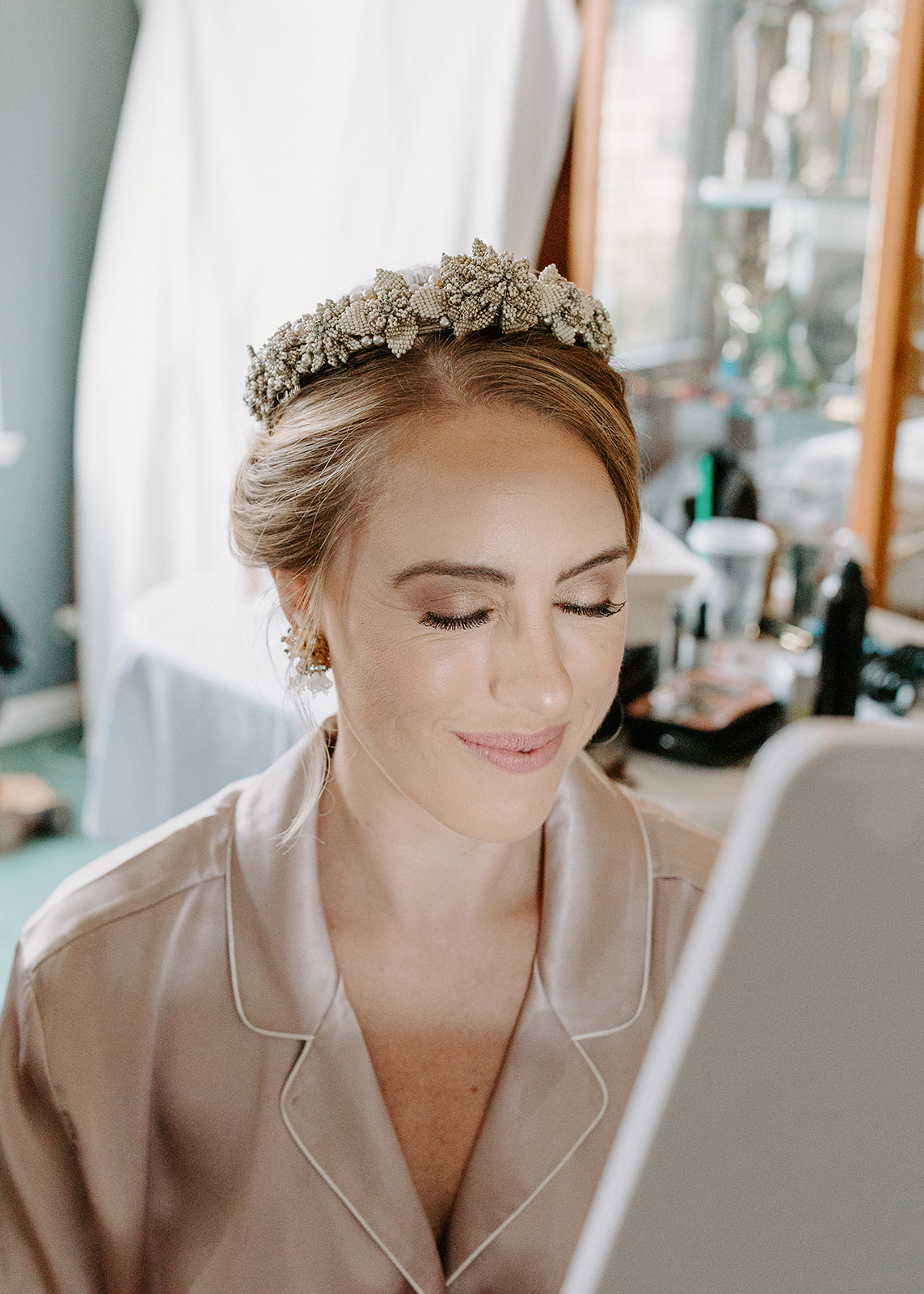 bridal makeup / bride makeup / bride getting ready / Micro wedding / backyard wedding inspo / backyard wedding / intimate wedding / backyard micro wedding backyard elopement /sacramento micro wedding photography / norcal elopement / backyard garden wedding / garden micro wedding / boho backyard wedding / california micro wedding / norcal micro wedding / sacramento micro wedding / california elopement sacramento wedding photographer 