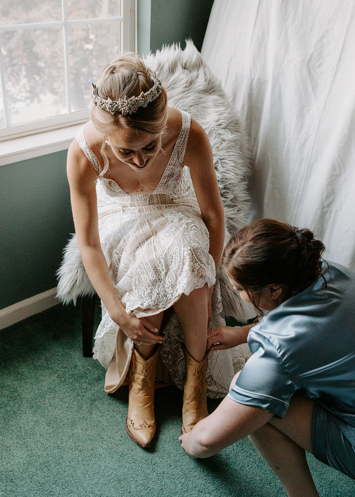 Micro wedding / backyard wedding inspo / backyard wedding / intimate wedding /backyard micro wedding backyard elopement /sacramento micro wedding photography / norcal elopement / backyard garden wedding / garden micro wedding / boho backyard wedding / california micro wedding / norcal micro wedding / sacramento micro wedding  / california elopement sacramento wedding photographer / boho wedding dress / bride getting into wedding cowboy boots