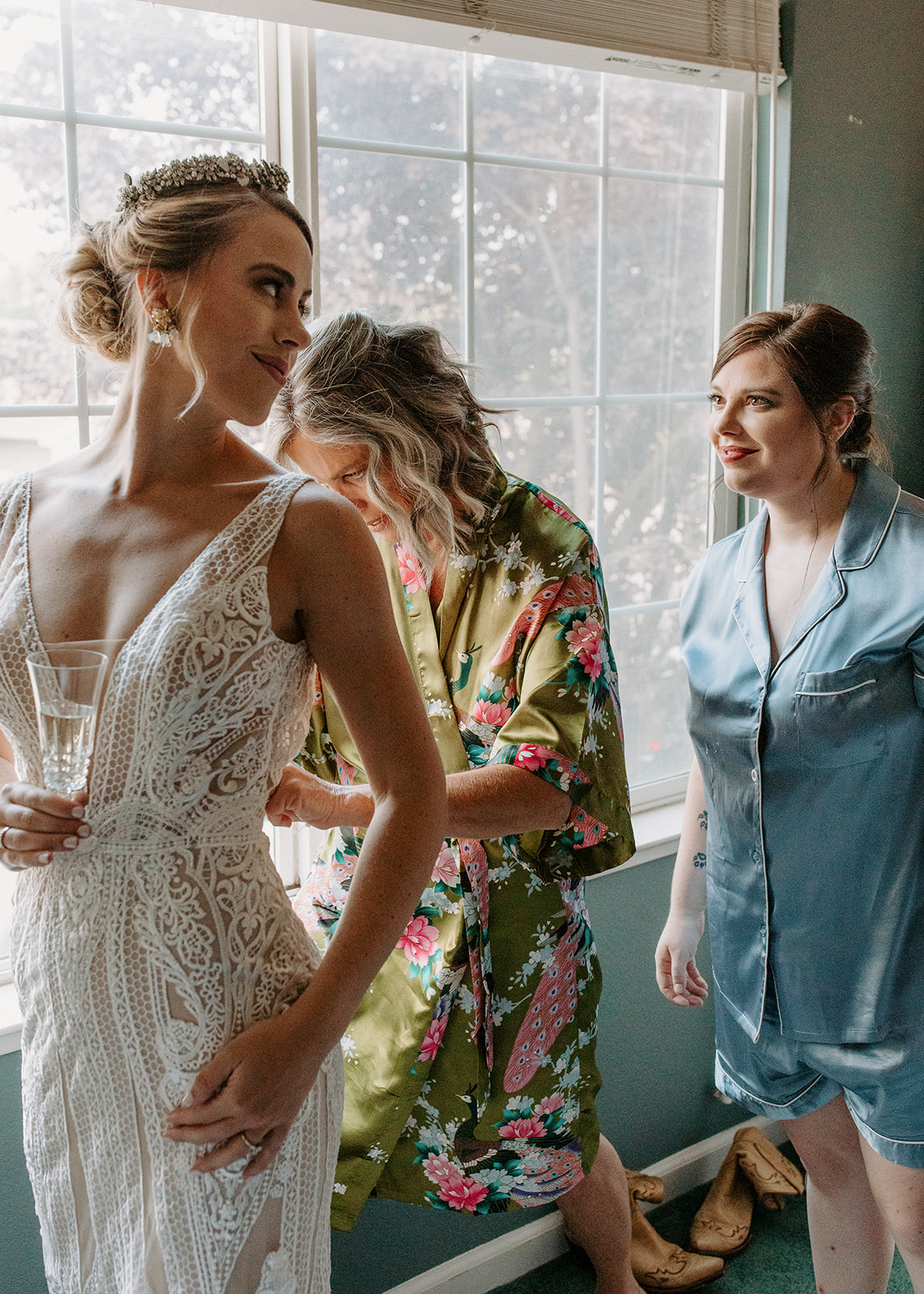 bride getting ready / bride putting on dress / Micro wedding / backyard wedding inspo / backyard wedding / intimate wedding / backyard micro wedding backyard elopement /sacramento micro wedding photography / norcal elopement / backyard garden wedding / garden micro wedding / boho backyard wedding / california micro wedding / norcal micro wedding / sacramento micro wedding / california elopement sacramento wedding photographer 