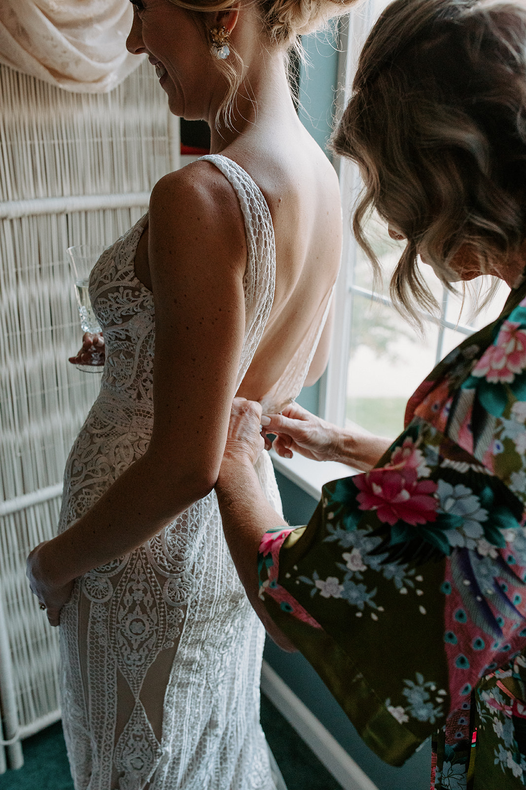 bride getting ready / bride putting on dress / Micro wedding / backyard wedding inspo / backyard wedding / intimate wedding / backyard micro wedding backyard elopement /sacramento micro wedding photography / norcal elopement / backyard garden wedding / garden micro wedding / boho backyard wedding / california micro wedding / norcal micro wedding / sacramento micro wedding / california elopement sacramento wedding photographer 