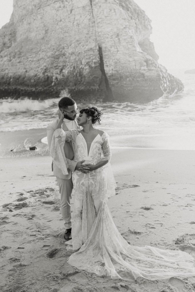 black and white beach wedding photo, Santa cruz wedding, santa cruz elopement, santa cruz wedding photographer, santa cruz elopement photographer, big sur elopement, boho beach bride, california boho elopement, boho wedding dress, best places to elope in California, California elopement, California beach elopement, boho bride inspo, Rachel Christopherson Photography