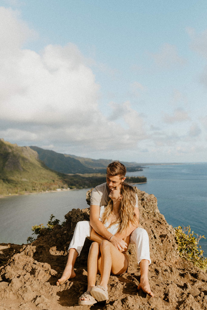 Oahu wedding photographer, Oahu engagement photos, best places to take photos in Oahu, best Oahu hikes, Hawaii wedding photographer, Hawaii engagement photos, best Hawaii hikes, Maui wedding photographer, Maui engagement photos, Kauai wedding photographer, Kauai engagement photos, what to wear for your engagement photos, engagement outfits, casual engagement photos outfits, neutral engagement photo outfits, tropical engagement photos, engagement photo ideas, what to wear for engagement pictures, crouching lion hike, crouching lion engagement photos, Rachel Christopherson Photography 