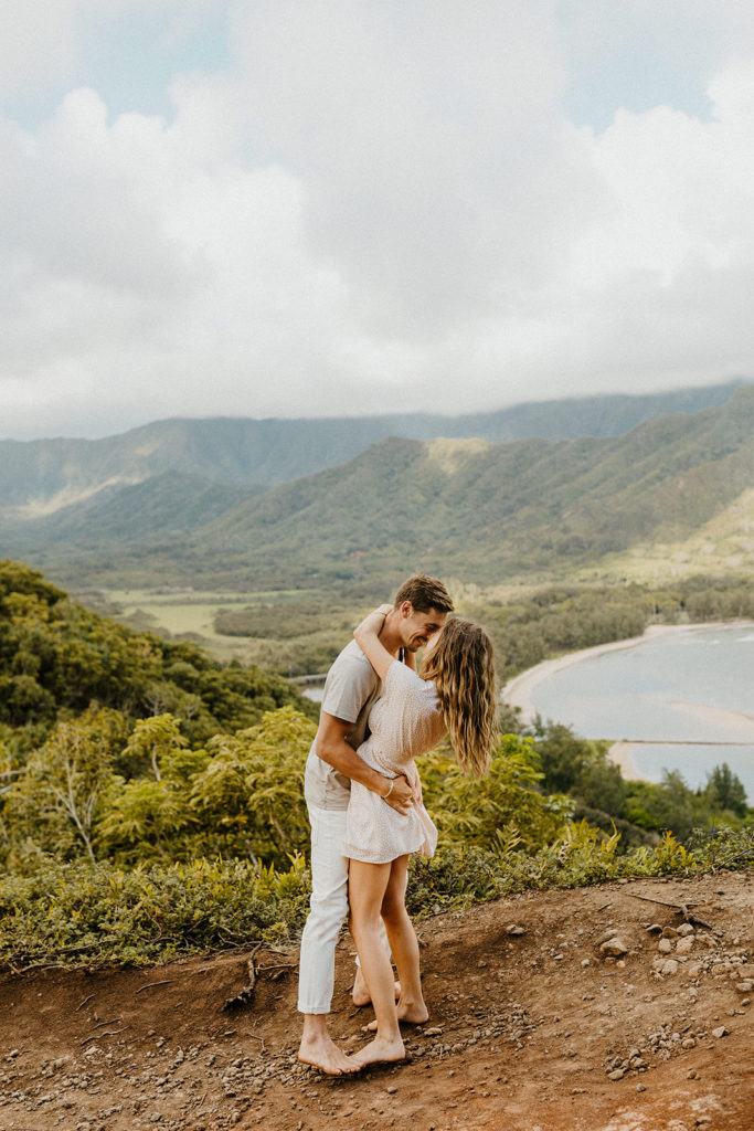 Oahu wedding photographer, Oahu engagement photos, best places to take photos in Oahu, best Oahu hikes, Hawaii wedding photographer, Hawaii engagement photos, best Hawaii hikes, Maui wedding photographer, Maui engagement photos, Kauai wedding photographer, Kauai engagement photos, what to wear for your engagement photos, engagement outfits, casual engagement photos outfits, neutral engagement photo outfits, tropical engagement photos, engagement photo ideas, what to wear for engagement pictures, crouching lion hike, crouching lion engagement photos, Rachel Christopherson Photography 