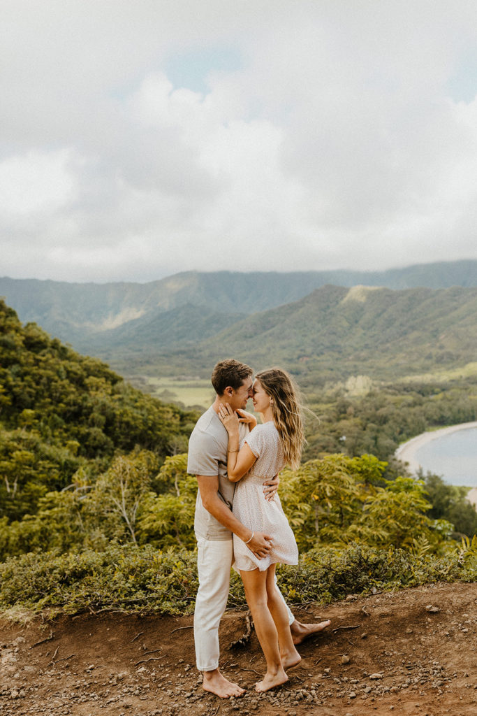 Oahu wedding photographer, Oahu engagement photos, best places to take photos in Oahu, best Oahu hikes, Hawaii wedding photographer, Hawaii engagement photos, best Hawaii hikes, Maui wedding photographer, Maui engagement photos, Kauai wedding photographer, Kauai engagement photos, what to wear for your engagement photos, engagement outfits, casual engagement photos outfits, neutral engagement photo outfits, tropical engagement photos, engagement photo ideas, what to wear for engagement pictures, crouching lion hike, crouching lion engagement photos, Rachel Christopherson Photography 