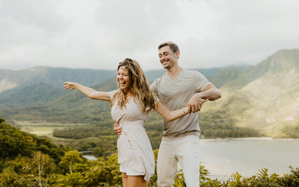 Oahu wedding photographer, Oahu engagement photos, best places to take photos in Oahu, best Oahu hikes, Hawaii wedding photographer, Hawaii engagement photos, best Hawaii hikes, Maui wedding photographer, Maui engagement photos, Kauai wedding photographer, Kauai engagement photos, what to wear for your engagement photos, engagement outfits, casual engagement photos outfits, neutral engagement photo outfits, tropical engagement photos, engagement photo ideas, what to wear for engagement pictures, crouching lion hike, crouching lion engagement photos, Rachel Christopherson Photography 