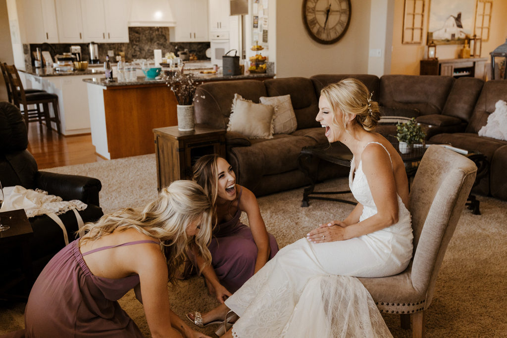 Sacramento wedding / sac wedding / California wedding / Northern California wedding / Sacramento wedding photographer / backyard wedding inspiration / orchard wedding photos / bay area wedding / bay area wedding photographer / california wedding photographer / Rachel Christopherson Photography / Bride getting ready / bridesmaid getting ready