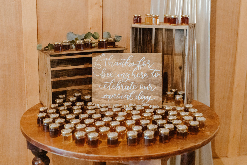 Sacramento wedding, sacramento wedding photographer, river highlands ranch, river highlands ranch wedding, barn wedding sacramento, rustic wedding venue sacramento, best places to get married in sacramento, vineyard wedding sacramento, sacramento winery wedding, northern california barn wedding venues, rachel christopherson photography, wedding party favors, wedding favor honey  