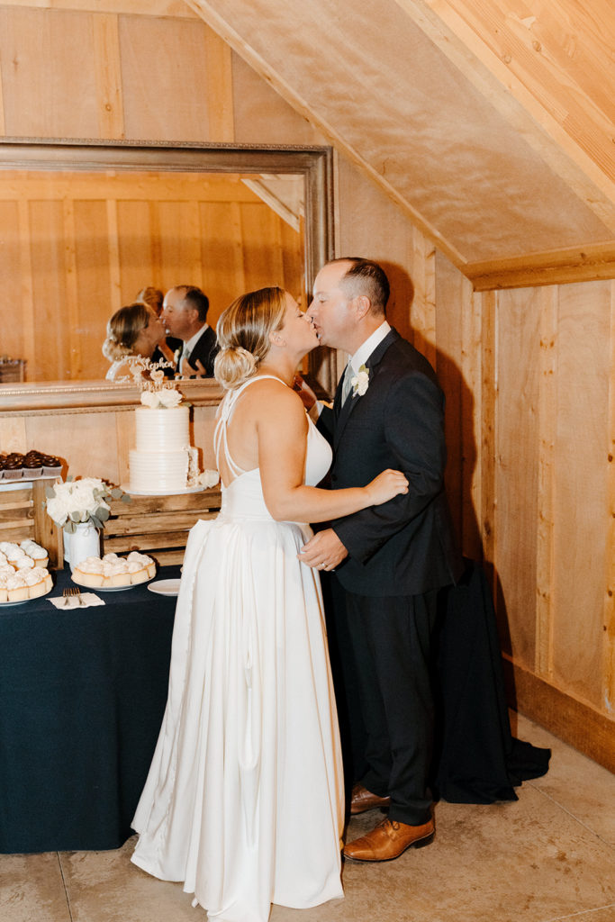 Sacramento wedding, sacramento wedding photographer, river highlands ranch, river highlands ranch wedding, barn wedding sacramento, rustic wedding venue sacramento, best places to get married in sacramento, vineyard wedding sacramento, sacramento winery wedding, northern california barn wedding venues, rachel christopherson photography, rustic wedding ceremony, wedding cake cutting