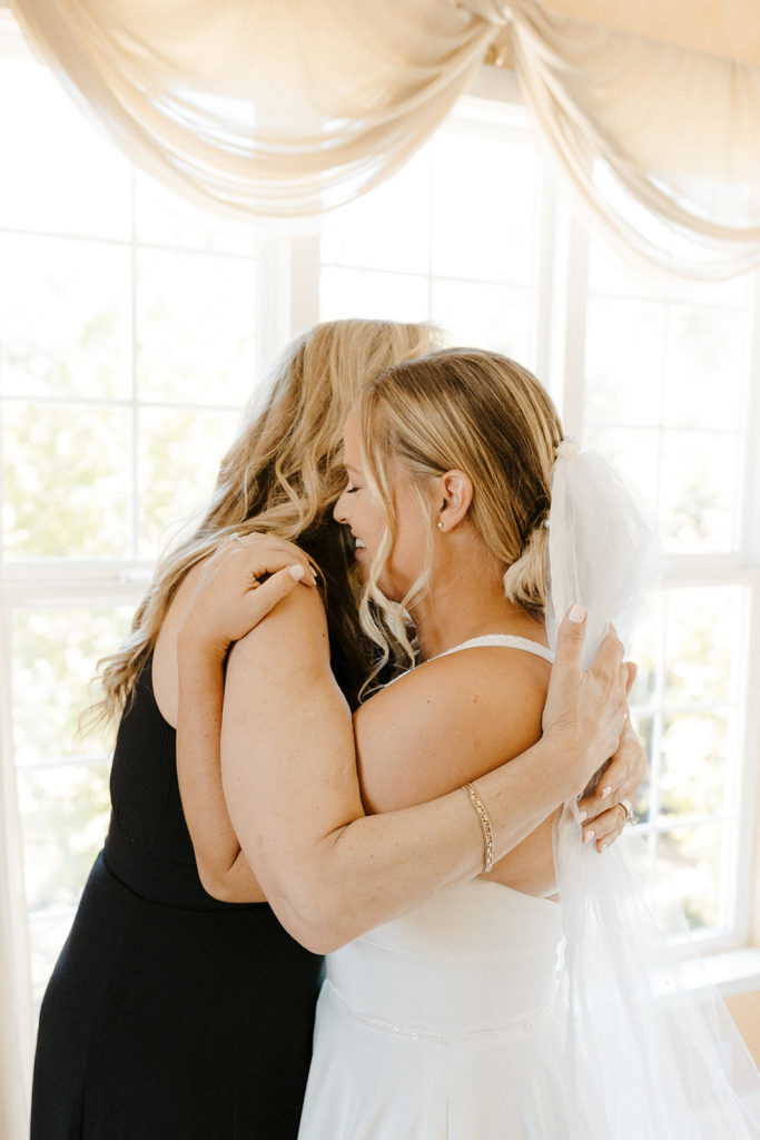 Sacramento wedding, sacramento wedding photographer, river highlands ranch, river highlands ranch wedding, barn wedding sacramento, rustic wedding venue sacramento, best places to get married in sacramento, vineyard wedding sacramento, sacramento winery wedding, northern california barn wedding venues, rachel christopherson photography, wedding dress getting ready, bridesmaid getting ready