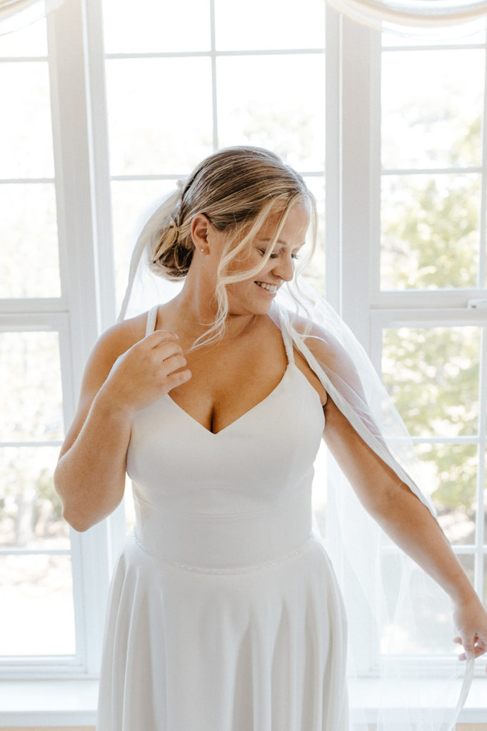 Sacramento wedding, sacramento wedding photographer, river highlands ranch, river highlands ranch wedding, barn wedding sacramento, rustic wedding venue sacramento, best places to get married in sacramento, vineyard wedding sacramento, sacramento winery wedding, northern california barn wedding venues, rachel christopherson photography, blue bridesmaids dresses, crepe wedding dress, wedding hair low bun, bridal portraits, wedding veil