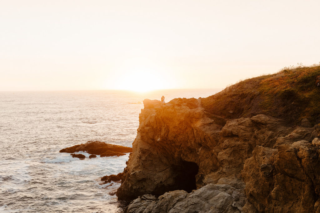 Fort Bragg-Mendocino-Northern CA-Nor Cal-engagement photos-coastal cliffs-ocean engagement photos-what to wear for engagement photos-golden hour-cliffside engagement photos