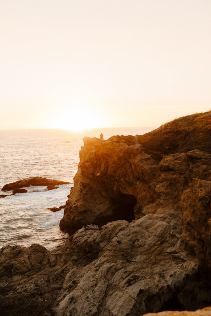 Fort Bragg-Mendocino-Northern CA-Nor Cal-engagement photos-coastal cliffs-ocean engagement photos-what to wear for engagement photos-golden hour-cliffside engagement photos