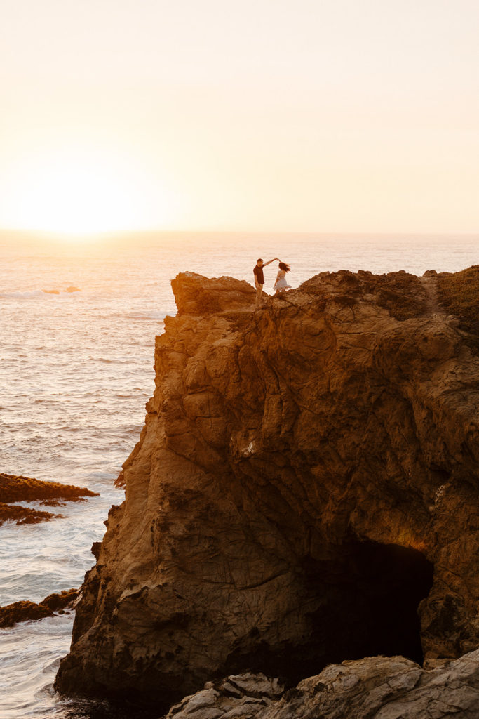 Fort Bragg-Mendocino-Northern CA-Nor Cal-engagement photos-coastal cliffs-ocean engagement photos-what to wear for engagement photos-golden hour-cliffside engagement photos