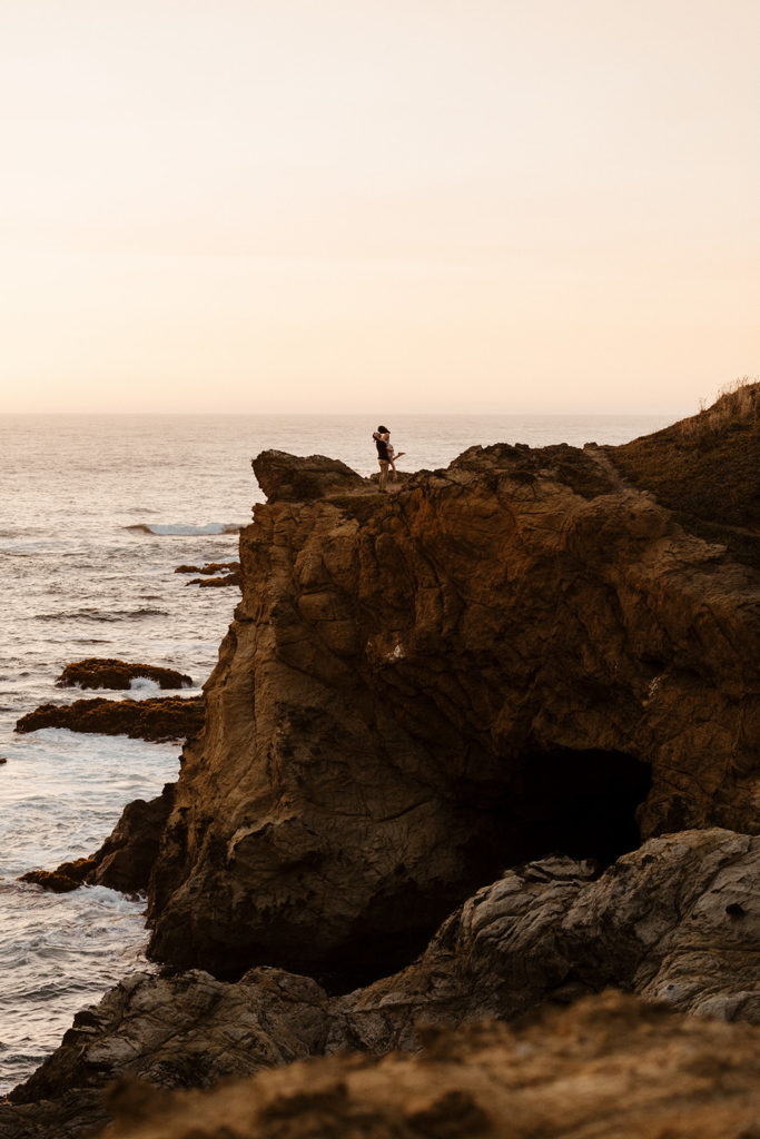 Fort Bragg-Mendocino-Northern CA-Nor Cal-engagement photos-coastal cliffs-ocean engagement photos-what to wear for engagement photos-golden hour-cliffside engagement photos