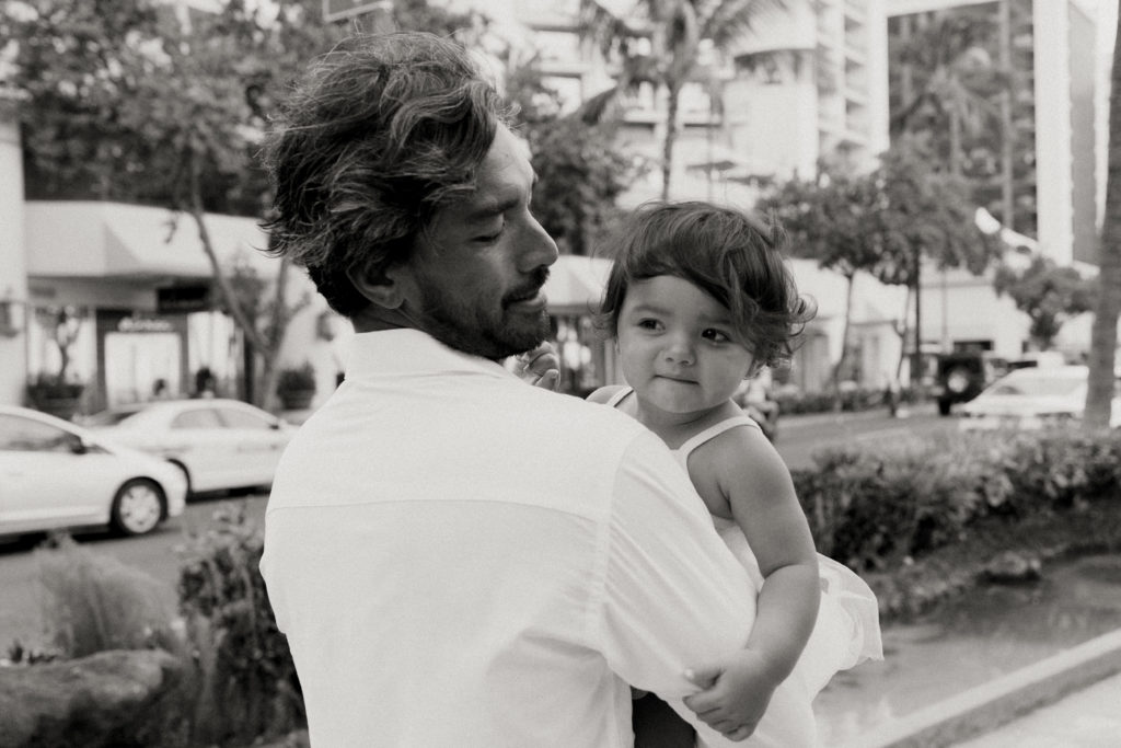 oahu family photos -  hawaii family photos - waikiki family photos - vintage family photoshoot - oahu photographer - hawaii photographer - waikiki photographer - city family photos - adorable family photos - rachelchristophersonphotos
