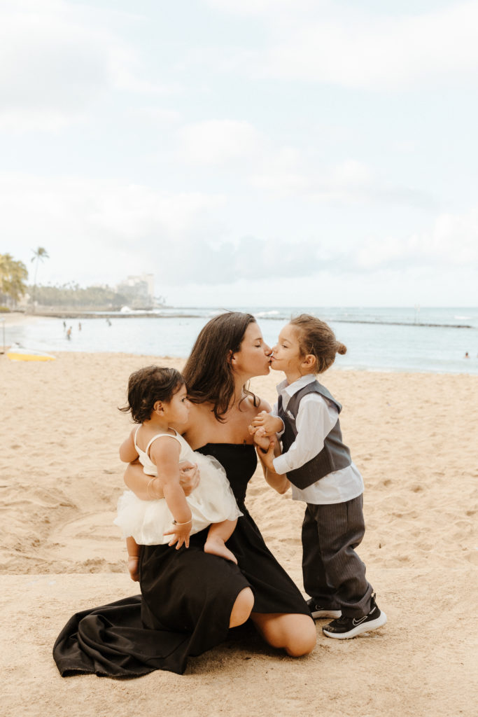 oahu family photos -  hawaii family photos - waikiki family photos - vintage family photoshoot - oahu photographer - hawaii photographer - waikiki photographer - city family photos - adorable family photos - rachelchristophersonphotos