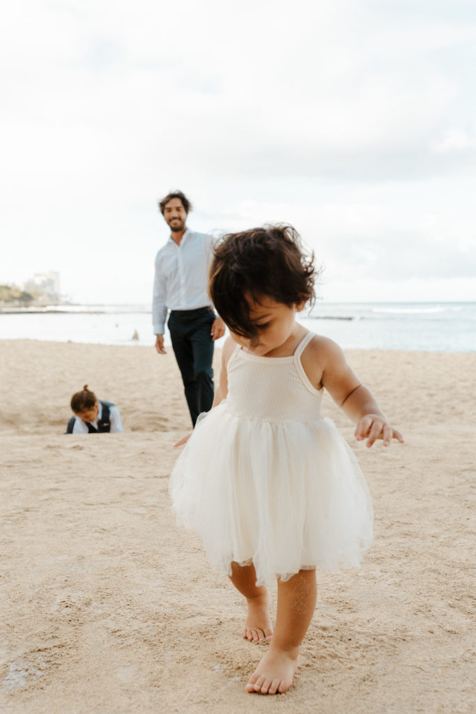 oahu family photos -  hawaii family photos - waikiki family photos - vintage family photoshoot - oahu photographer - hawaii photographer - waikiki photographer - city family photos - adorable family photos - rachelchristophersonphotos