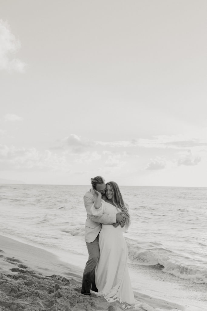 Rachel Christopherson Photography - Hawaii elopement photographer, Kaui elopement, Oahu elopement, Maui elopement, Sunrise Shack Oahu, untraditional elopements, Elopement photographer, elopement photos, oahu elopement photographer, maui elopement photographer, kaui elopement photographer, unique elopement, 