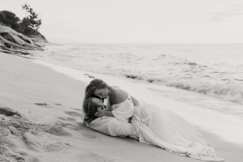 Rachel Christopherson Photography - Hawaii elopement photographer, Kaui elopement, Oahu elopement, Maui elopement, Sunrise Shack Oahu, untraditional elopements, Elopement photographer, elopement photos, oahu elopement photographer, maui elopement photographer, kaui elopement photographer, unique elopement, 