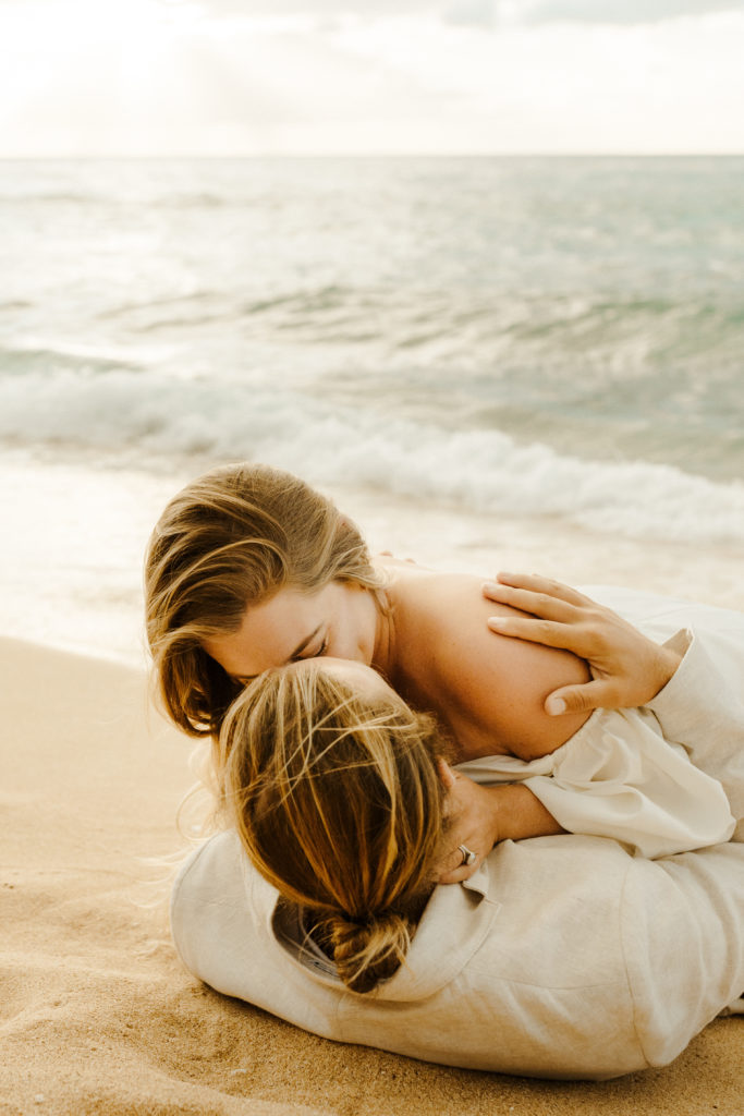 Rachel Christopherson Photography - Hawaii elopement photographer, Kaui elopement, Oahu elopement, Maui elopement, Sunrise Shack Oahu, untraditional elopements, Elopement photographer, elopement photos, oahu elopement photographer, maui elopement photographer, kaui elopement photographer, unique elopement, 