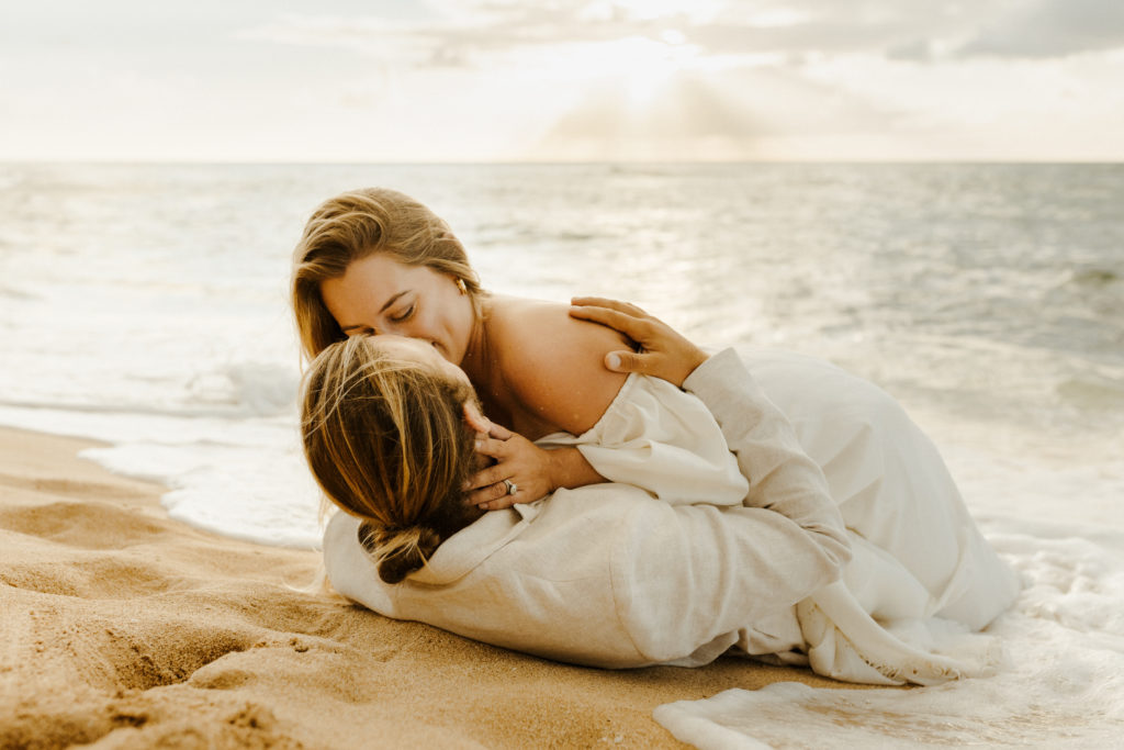 Rachel Christopherson Photography - Hawaii elopement photographer, Kaui elopement, Oahu elopement, Maui elopement, Sunrise Shack Oahu, untraditional elopements, Elopement photographer, elopement photos, oahu elopement photographer, maui elopement photographer, kaui elopement photographer, unique elopement, 