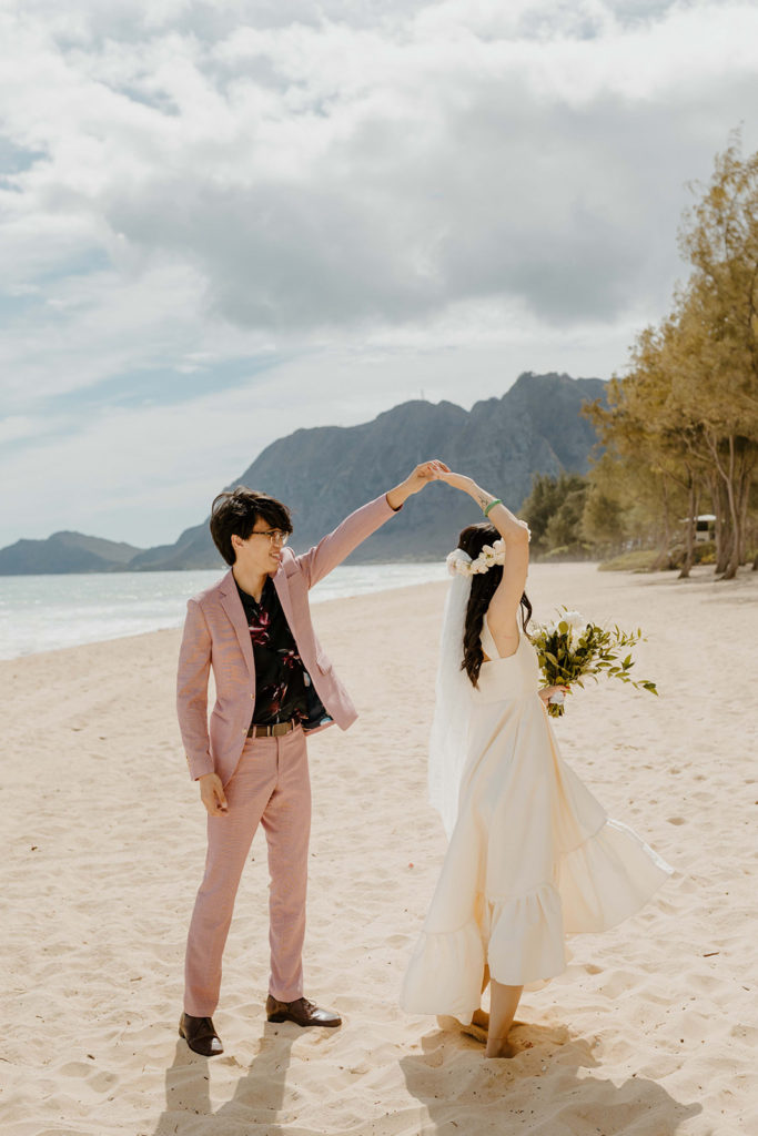 Rachel Christopherson Photography - Oahu elopement, oahu wedding, hawaii elopement, hawaii wedding, waikiki elopement, moana falls elopement, oahu forest elopement, Waimanalo beach wedding, Waimanalo elopement, what to wear for beach elopement, beach wedding, beach elopement, oahu wedding photographer, oahu wedding photography, hawaii wedding photographer, hawaii wedding photography, hawaii elopement photographer, oahu elopement photographer